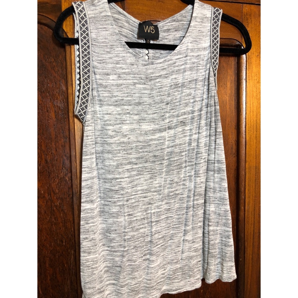 Heather gray sleeveless t-shirt